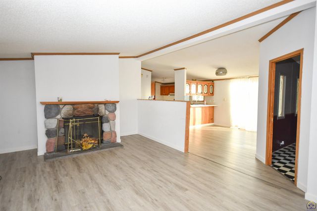 8635 SE Adams St, Wakarusa, KS 66546