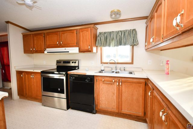 8635 SE Adams St, Wakarusa, KS 66546