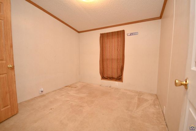 8635 SE Adams St, Wakarusa, KS 66546