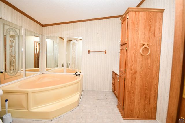 8635 SE Adams St, Wakarusa, KS 66546