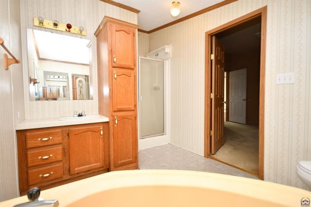 8635 SE Adams St, Wakarusa, KS 66546