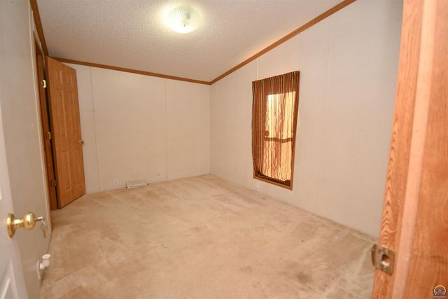 8635 SE Adams St, Wakarusa, KS 66546