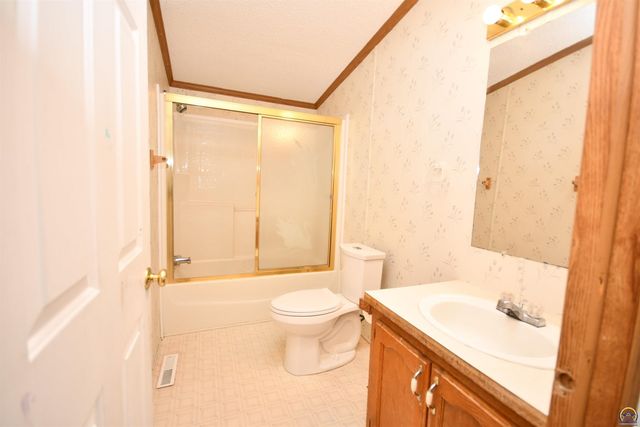 8635 SE Adams St, Wakarusa, KS 66546