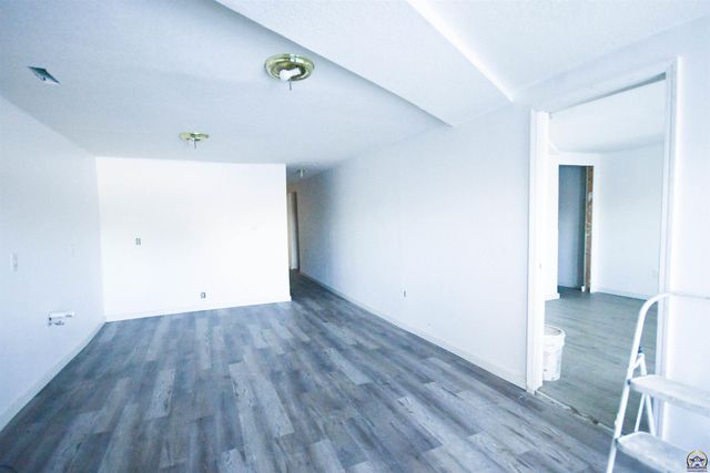 8635 SE Adams St, Wakarusa, KS 66546