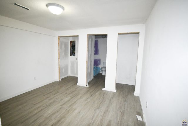 8635 SE Adams St, Wakarusa, KS 66546