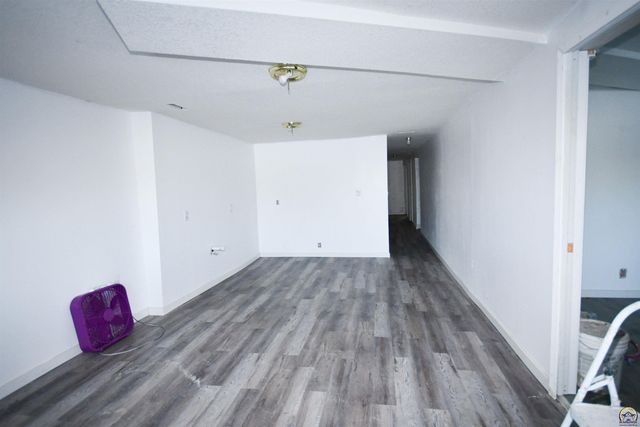 8635 SE Adams St, Wakarusa, KS 66546