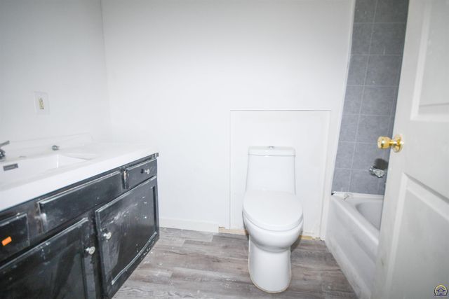 8635 SE Adams St, Wakarusa, KS 66546