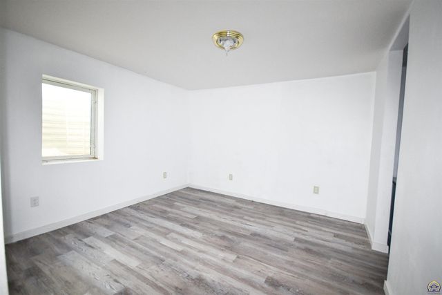 8635 SE Adams St, Wakarusa, KS 66546