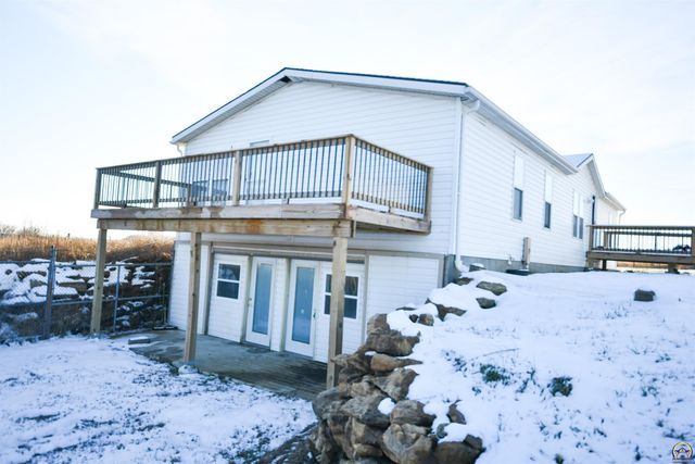 8635 SE Adams St, Wakarusa, KS 66546