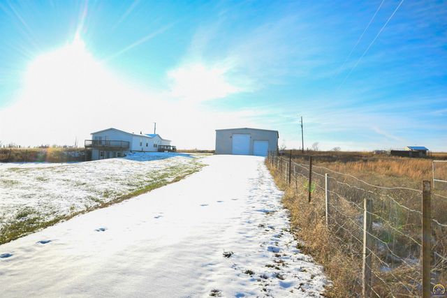 8635 SE Adams St, Wakarusa, KS 66546