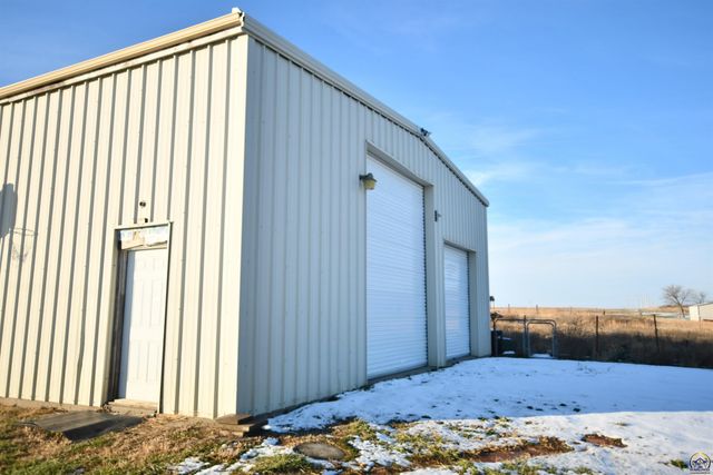 8635 SE Adams St, Wakarusa, KS 66546