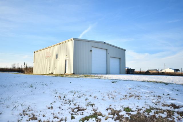 8635 SE Adams St, Wakarusa, KS 66546