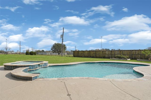 13514 Jbk Memorial Drive, Willis, TX 77318