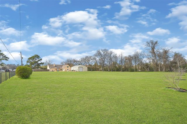 13514 Jbk Memorial Drive, Willis, TX 77318