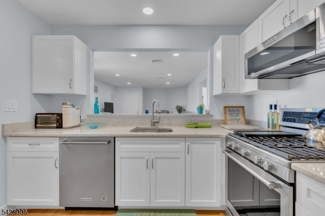 113 LAREINE AVENUE UNIT 301 301, Bradley Beach Boro, NJ 07720
