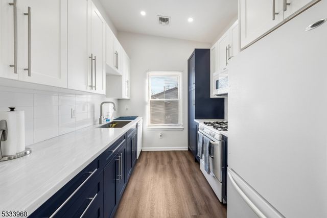 1002 Spruce Hills Dr 1002, Glen Gardner Boro, NJ 08826