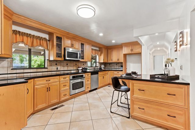 6030 Palm Dr, Carmichael, CA 95608