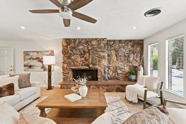 6030 Palm Dr, Carmichael, CA 95608
