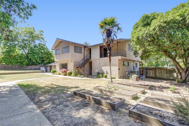6030 Palm Dr, Carmichael, CA 95608