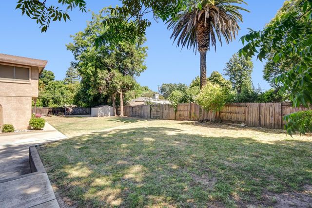 6030 Palm Dr, Carmichael, CA 95608