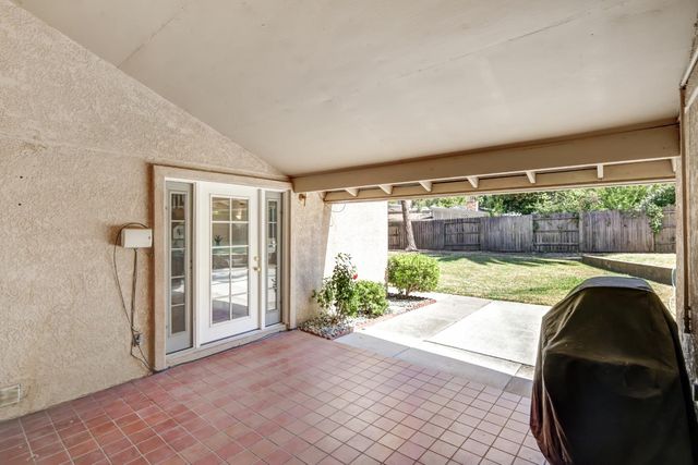 6030 Palm Dr, Carmichael, CA 95608