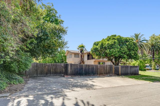 6030 Palm Dr, Carmichael, CA 95608