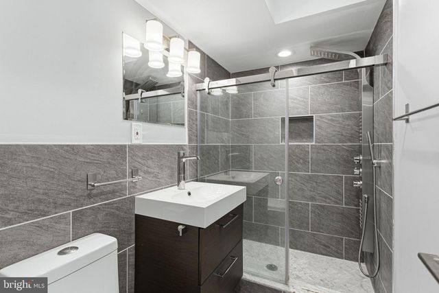 711 W MONTGOMERY AVE, Philadelphia, PA 19122