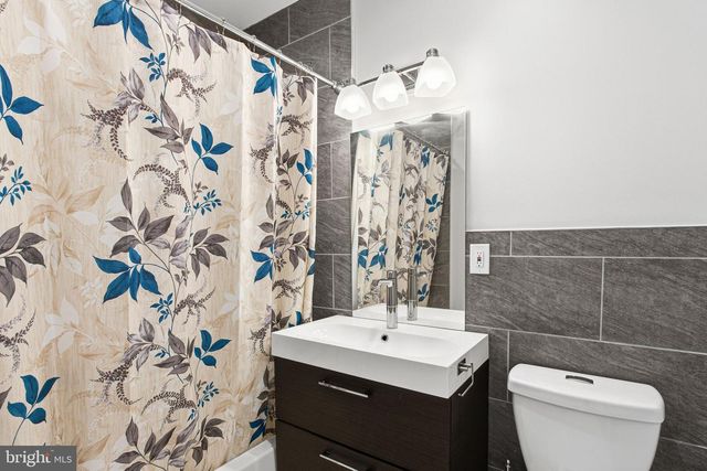 711 W MONTGOMERY AVE, Philadelphia, PA 19122