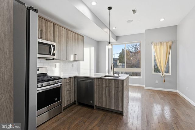 711 W MONTGOMERY AVE, Philadelphia, PA 19122