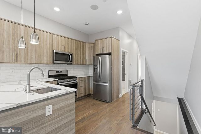 711 W MONTGOMERY AVE, Philadelphia, PA 19122