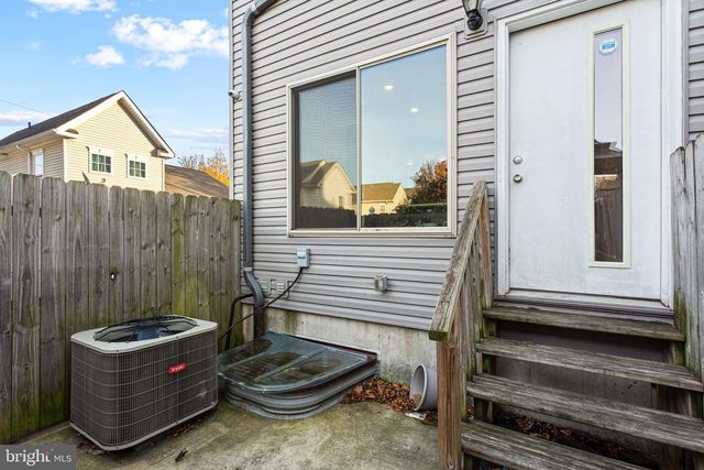 711 W MONTGOMERY AVE, Philadelphia, PA 19122