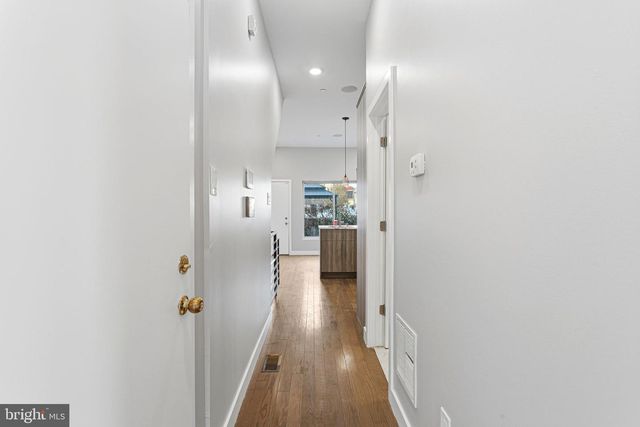 711 W MONTGOMERY AVE, Philadelphia, PA 19122