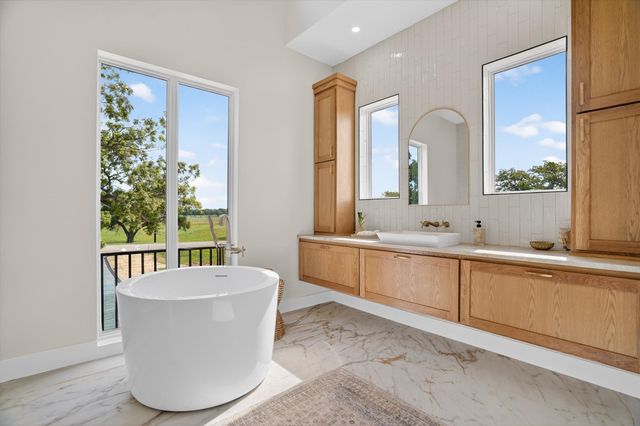 1046 River Ranch Lane, Weatherford, TX 76087