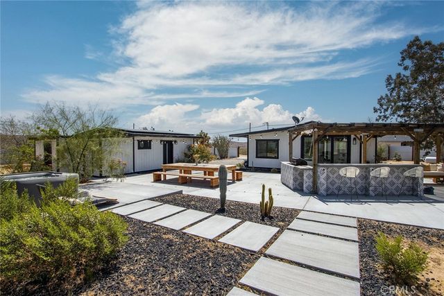 1564 Luna Mesa Road, Yucca Valley, CA 92284