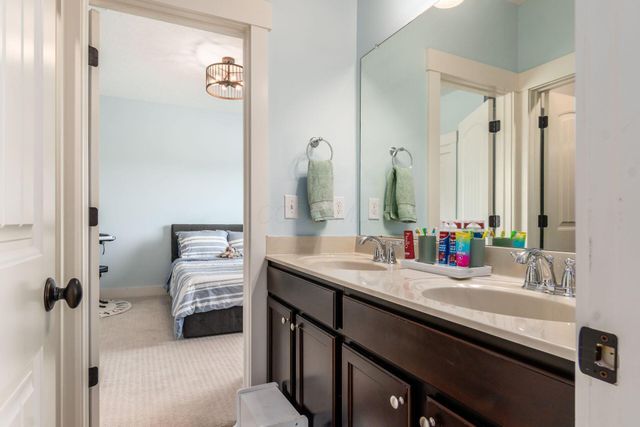 1002 Rambling Brook Way, Delaware, OH 43015
