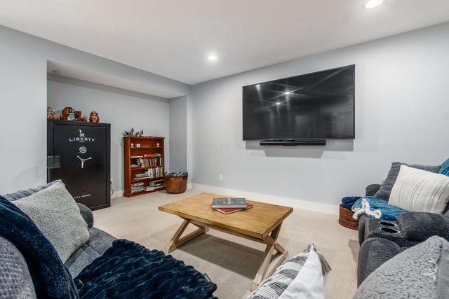 1002 Rambling Brook Way, Delaware, OH 43015