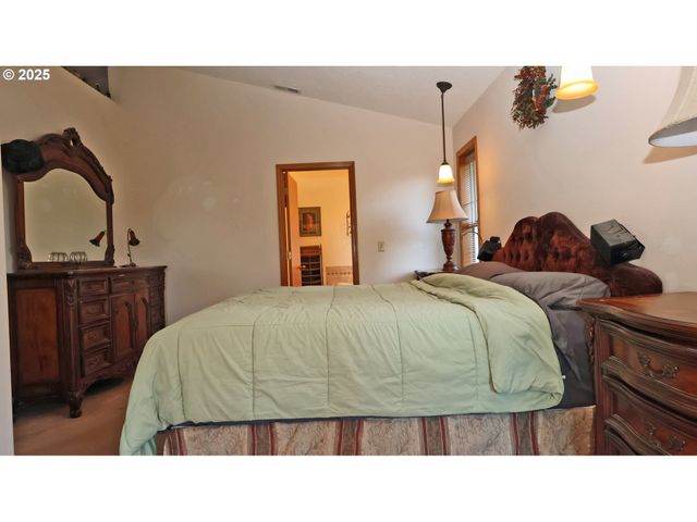 15915 Se MONNER Rd, Happy Valley, OR 97086
