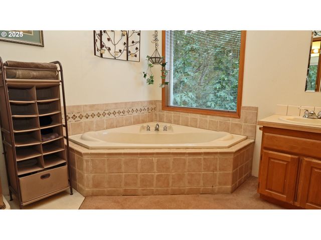 15915 Se MONNER Rd, Happy Valley, OR 97086