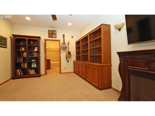 15915 Se MONNER Rd, Happy Valley, OR 97086