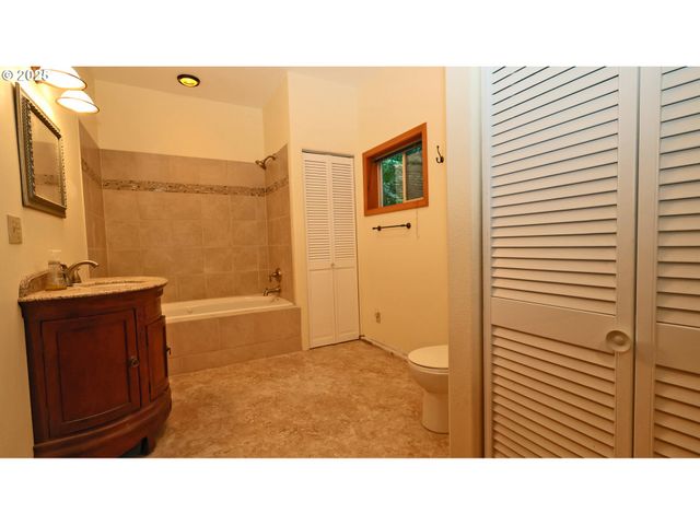 15915 Se MONNER Rd, Happy Valley, OR 97086