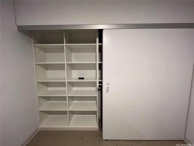 987 Queen Street 908, Honolulu, HI 96814
