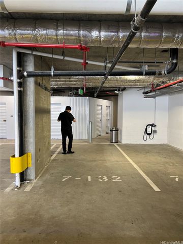 987 Queen Street 908, Honolulu, HI 96814