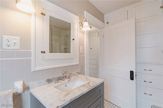 162 Portage Drive, Akron, OH 44303