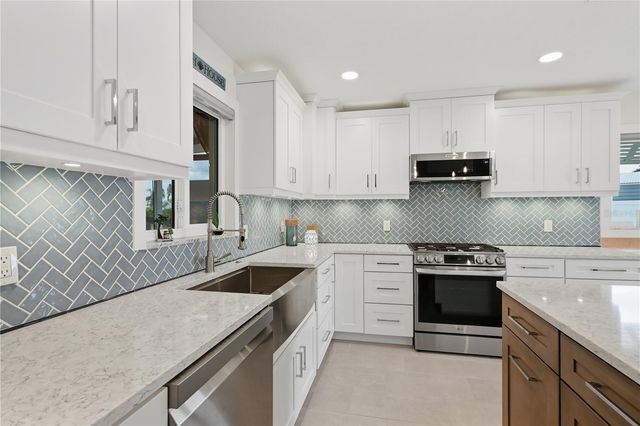 211 21ST STREET NE, Bradenton, FL 34208