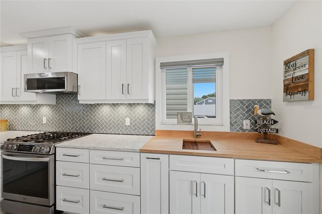 211 21ST STREET NE, Bradenton, FL 34208