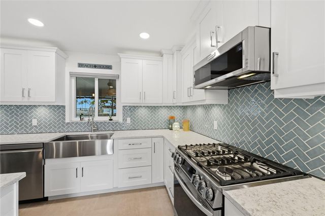 211 21ST STREET NE, Bradenton, FL 34208