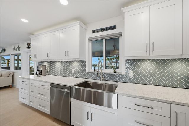 211 21ST STREET NE, Bradenton, FL 34208