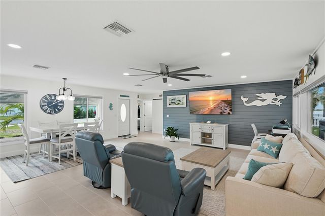 211 21ST STREET NE, Bradenton, FL 34208