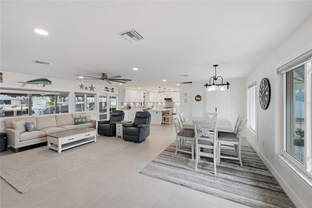 211 21ST STREET NE, Bradenton, FL 34208