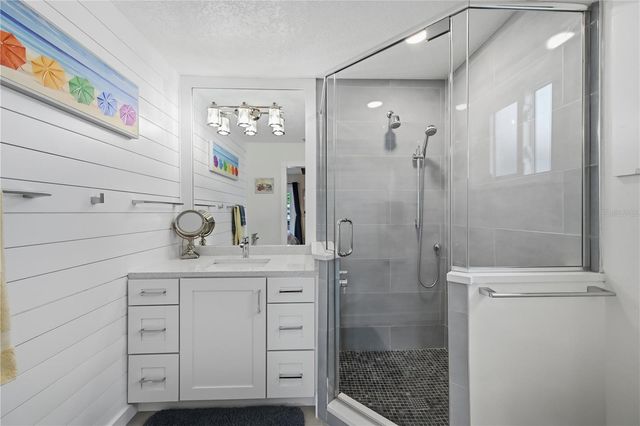 211 21ST STREET NE, Bradenton, FL 34208